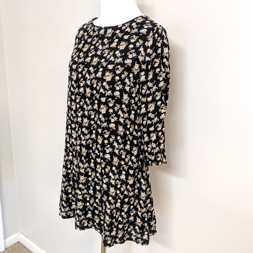 Forever 21 Floral Print Keyhole Shift Dress